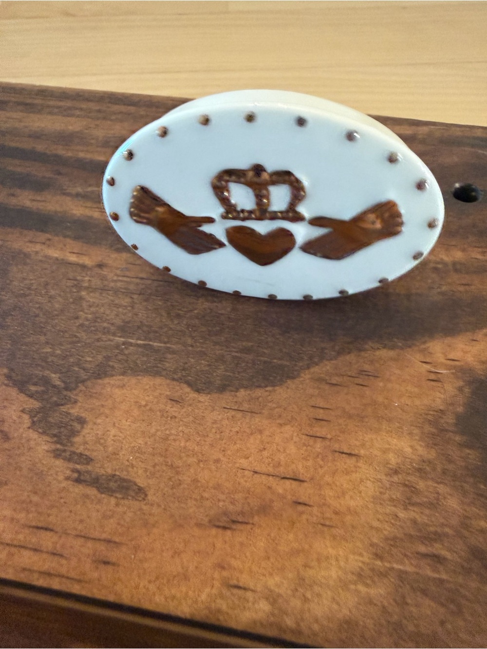 Nora Fleming Oval Cream Claddagh mini